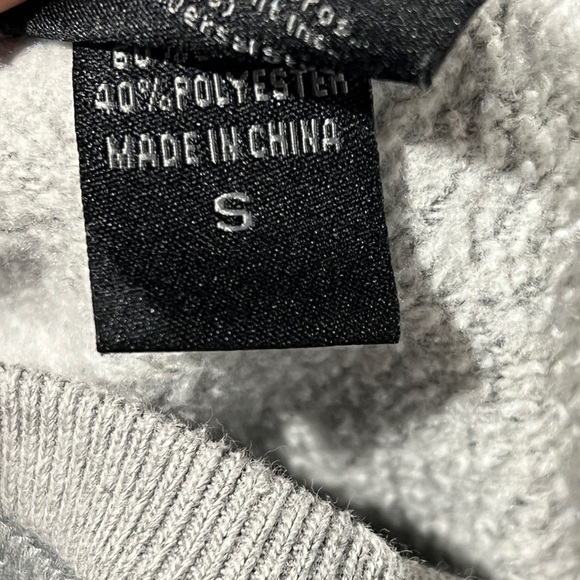 Harry Potter Universal Studios Gryffindor Crew Neck Womens Sweatshirt - Picture 5 of 6